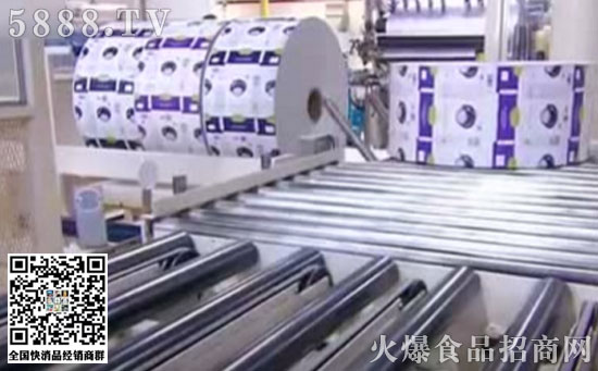 利樂公司(Tetra Pak)每年能賣1670億個(gè)包裝盒,為全球提供756億升液態(tài)食品,在全世界有超過2萬員工,每年凈收入104億歐元,老板一度成為全瑞典首富。 利樂公司(Tetra Pak)每年能賣1670億個(gè)包裝盒,為全球提供756億升液態(tài)食品,在全世界有超過2萬員工,每年凈收入104億歐元,老板一度成為全瑞典首富。